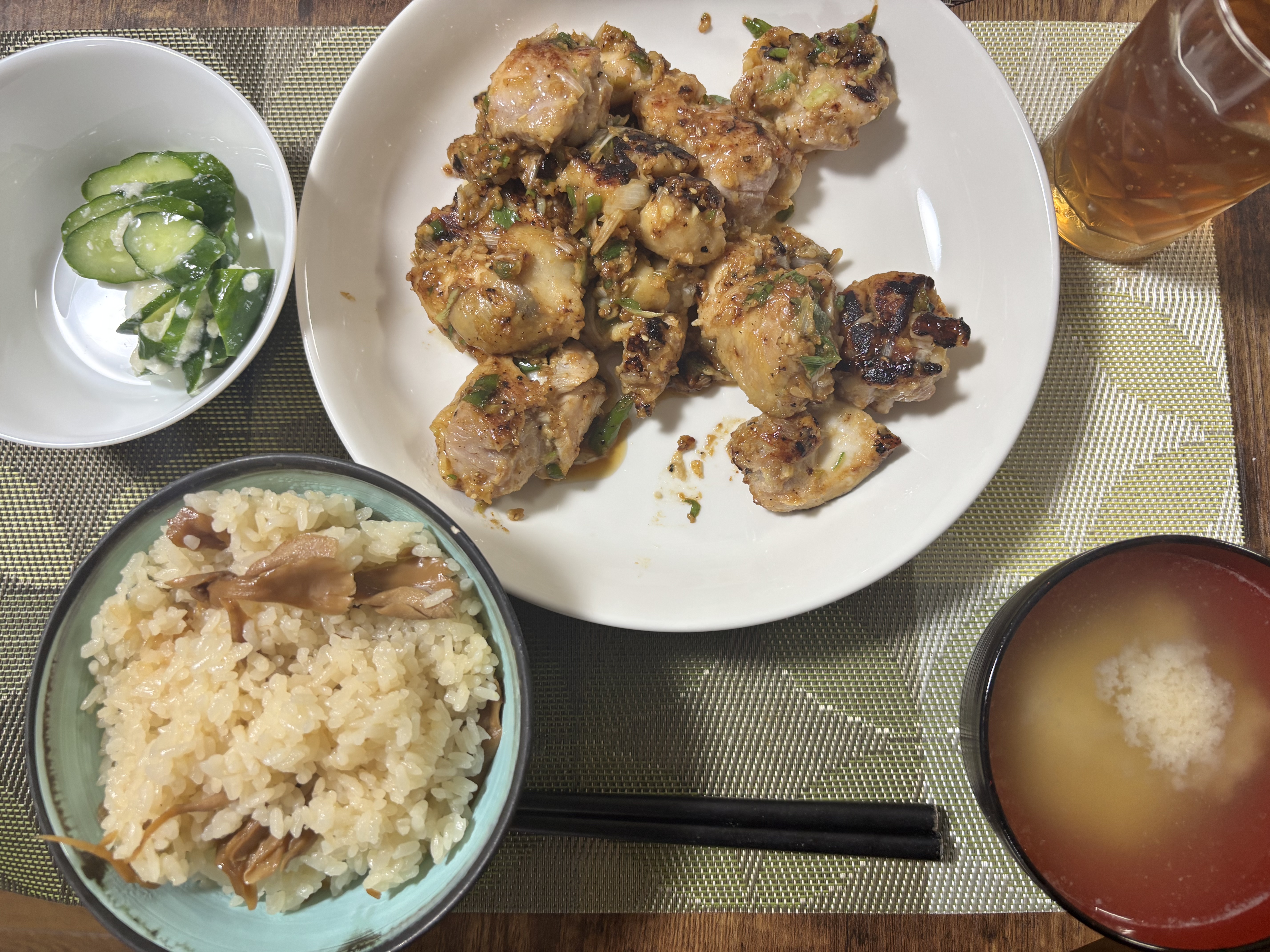塩麹で漬け込んだ肉を焼いた